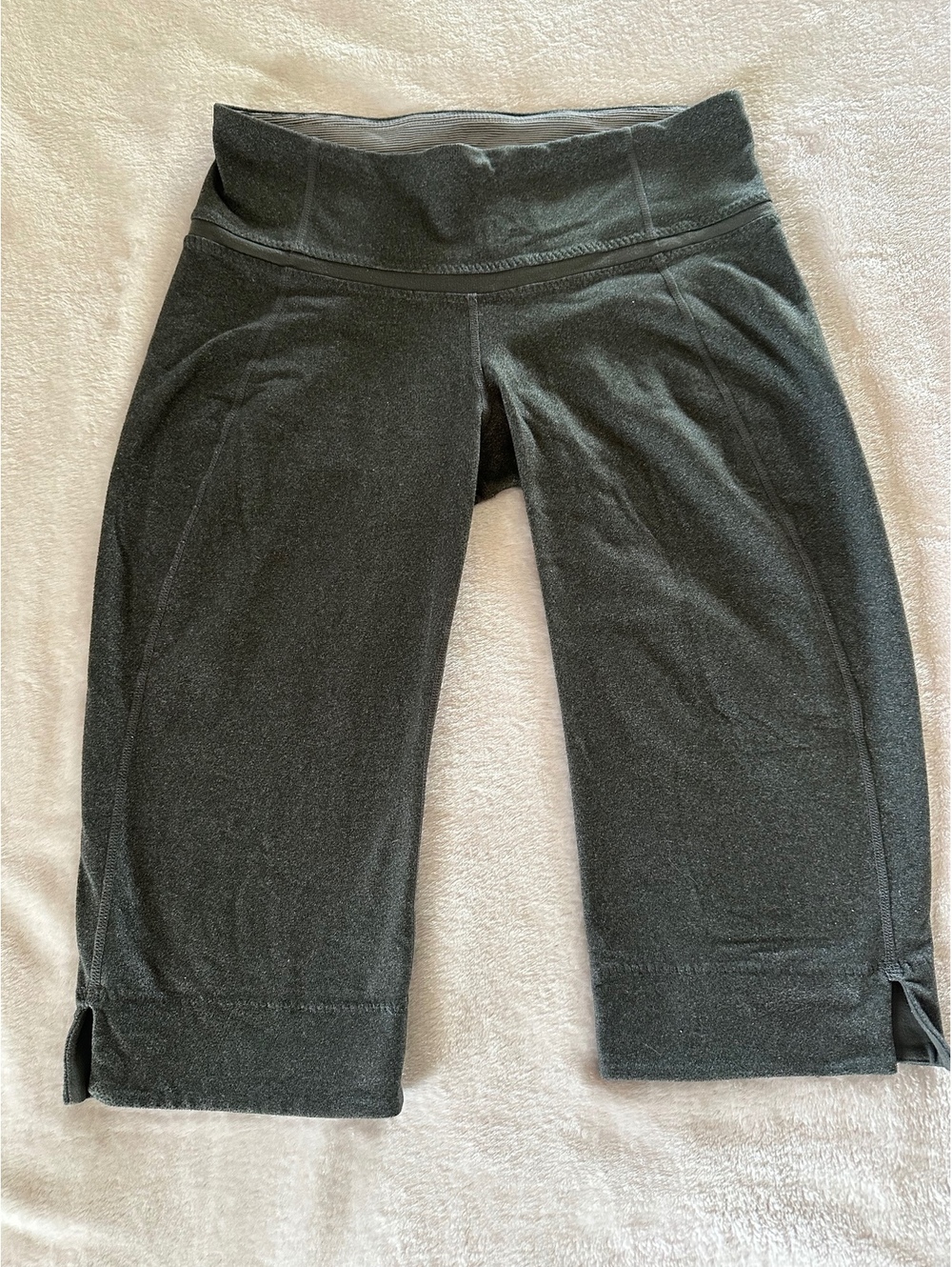 Lululemon Flatlock Seam Crop Leggings โ Heathered Charcoal Grey โ Size 8